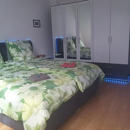 Apartment Ueber Den Daechern Von *